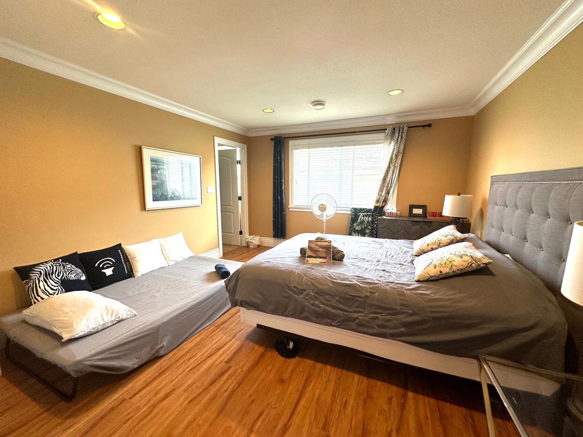 Vancouver Luxury Homestay Richmond Exterior photo
